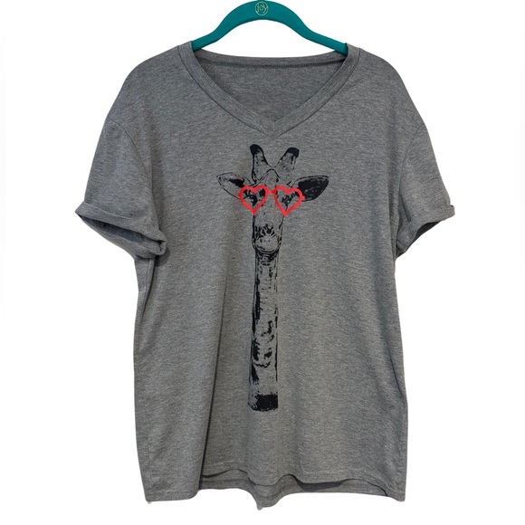 Tops - Giraffe with Heart Sunglasses Gray Short Sleeve V-Neck T-Shirt Size XL ☀️